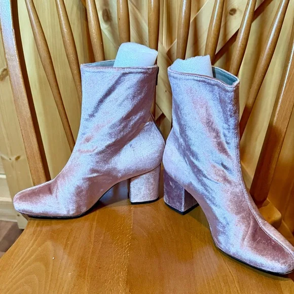 Free People Ladies’ size 39 Cecile Pink Velour block heel Ankle Boots - Picture 5 of 13